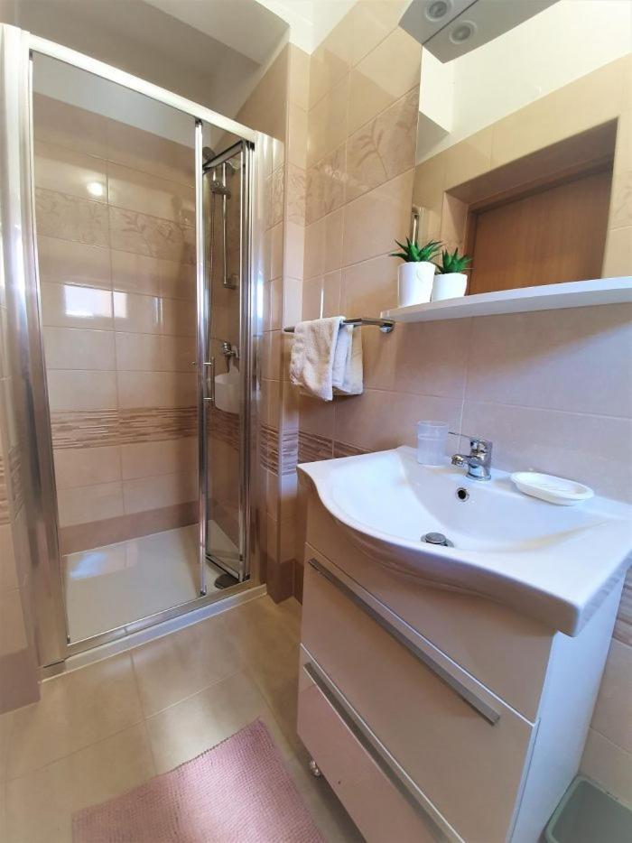 Apartments & Rooms Ivana Rovinj Room photo